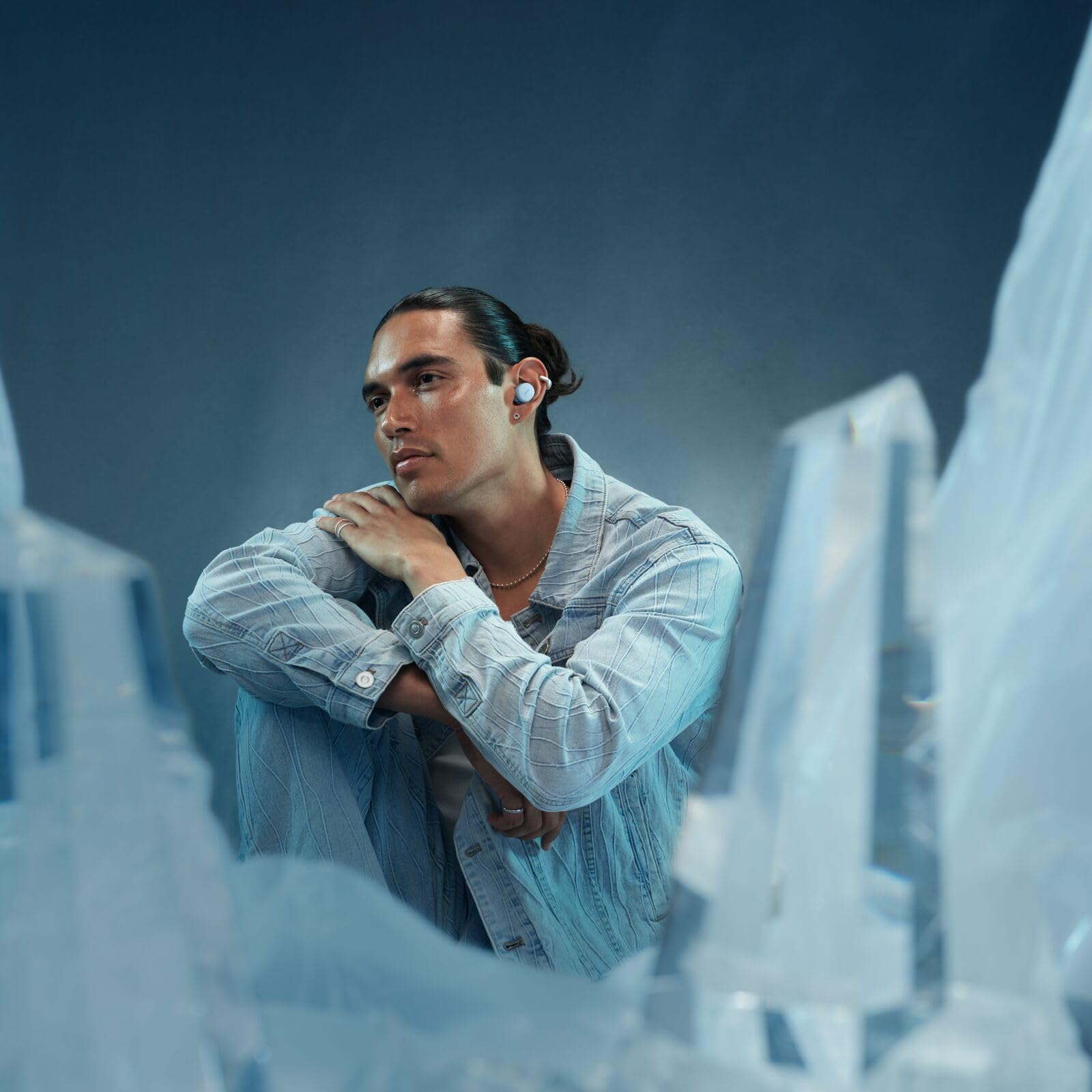 bose-quietcomfort-wireless-noise-cancelling-earbuds-lifestyle-bluetooth-earbuds- image 3
